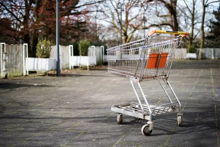 Épicerie avec parking à proximité, Le Grau-du-Roi, VIVAL Les FLORALIES